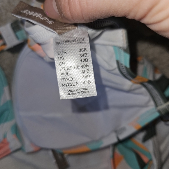 Sun Seeker printed bikini size 4 - Picture 3 of 4
